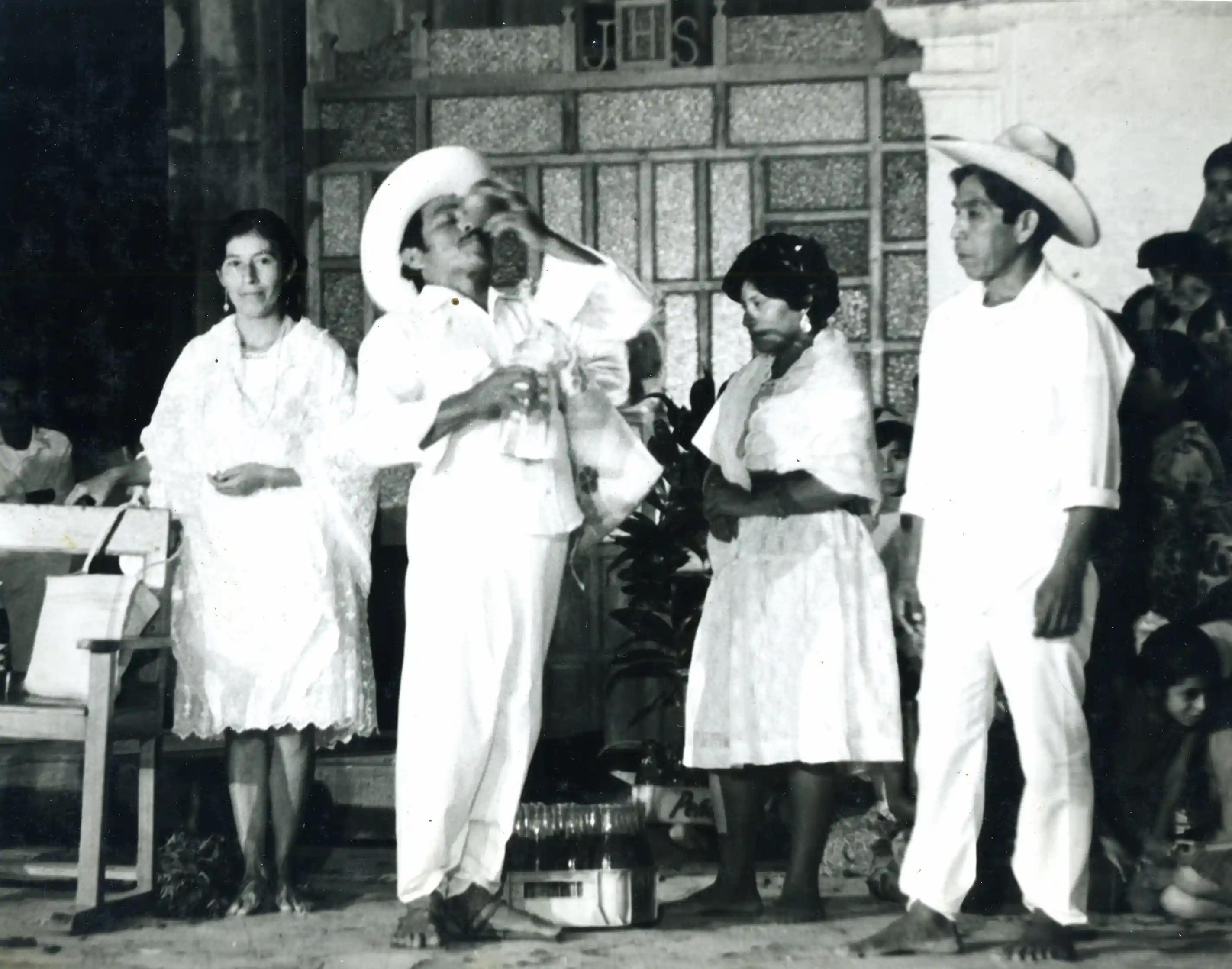 Grupo de actores durante ensayo general